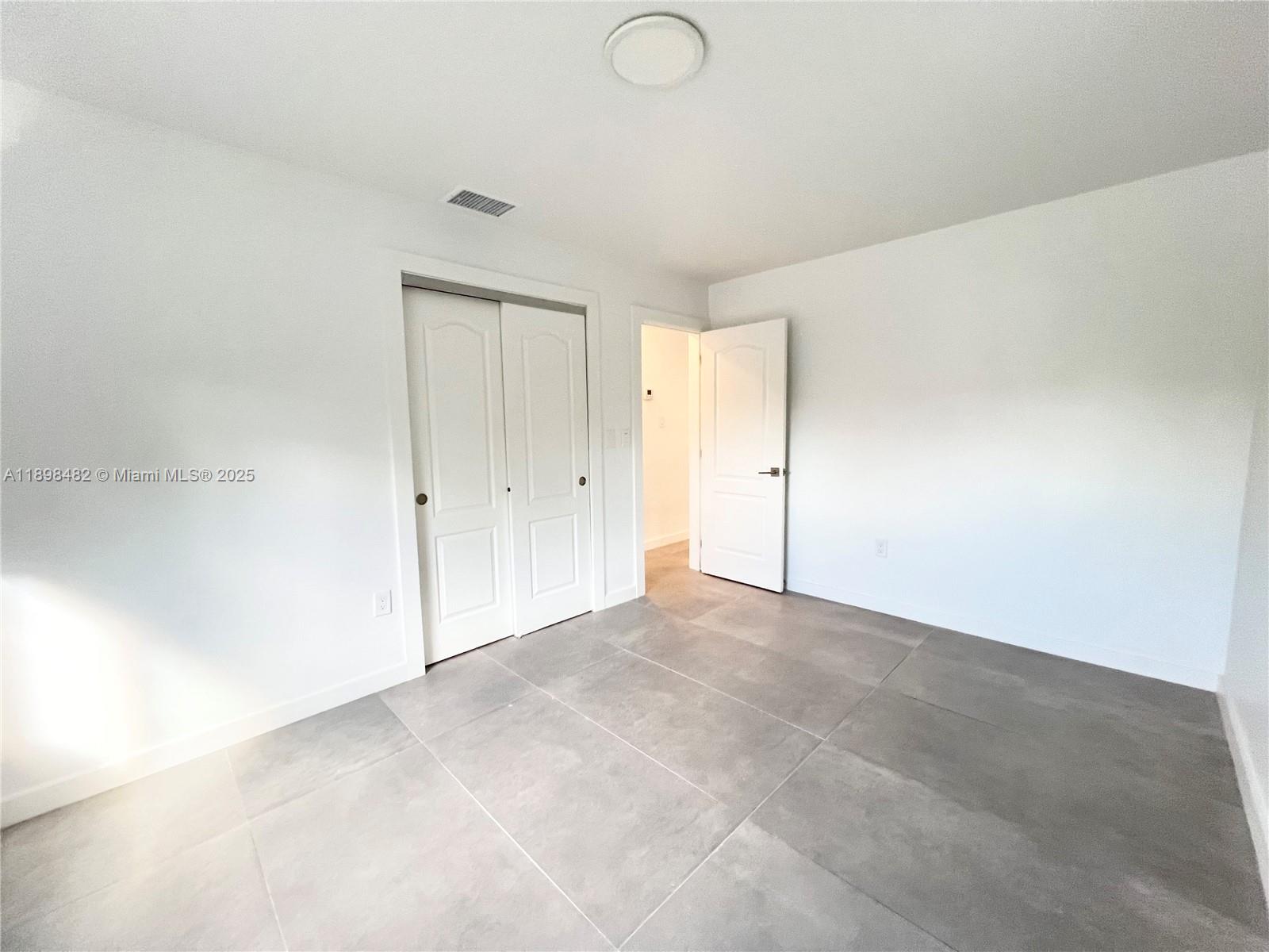 AMND MIAMI SUBURBAN ACRES - Residential Lease