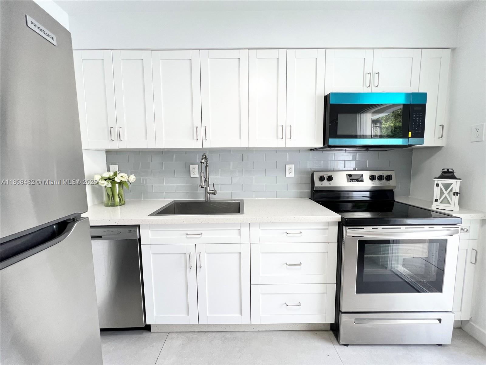 AMND MIAMI SUBURBAN ACRES - Residential Lease