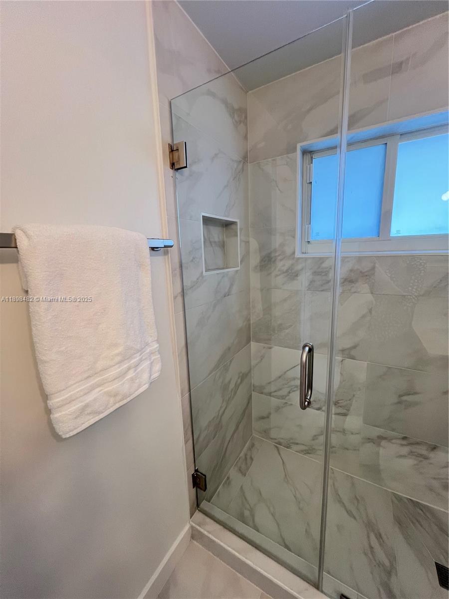 AMND MIAMI SUBURBAN ACRES - Residential Lease