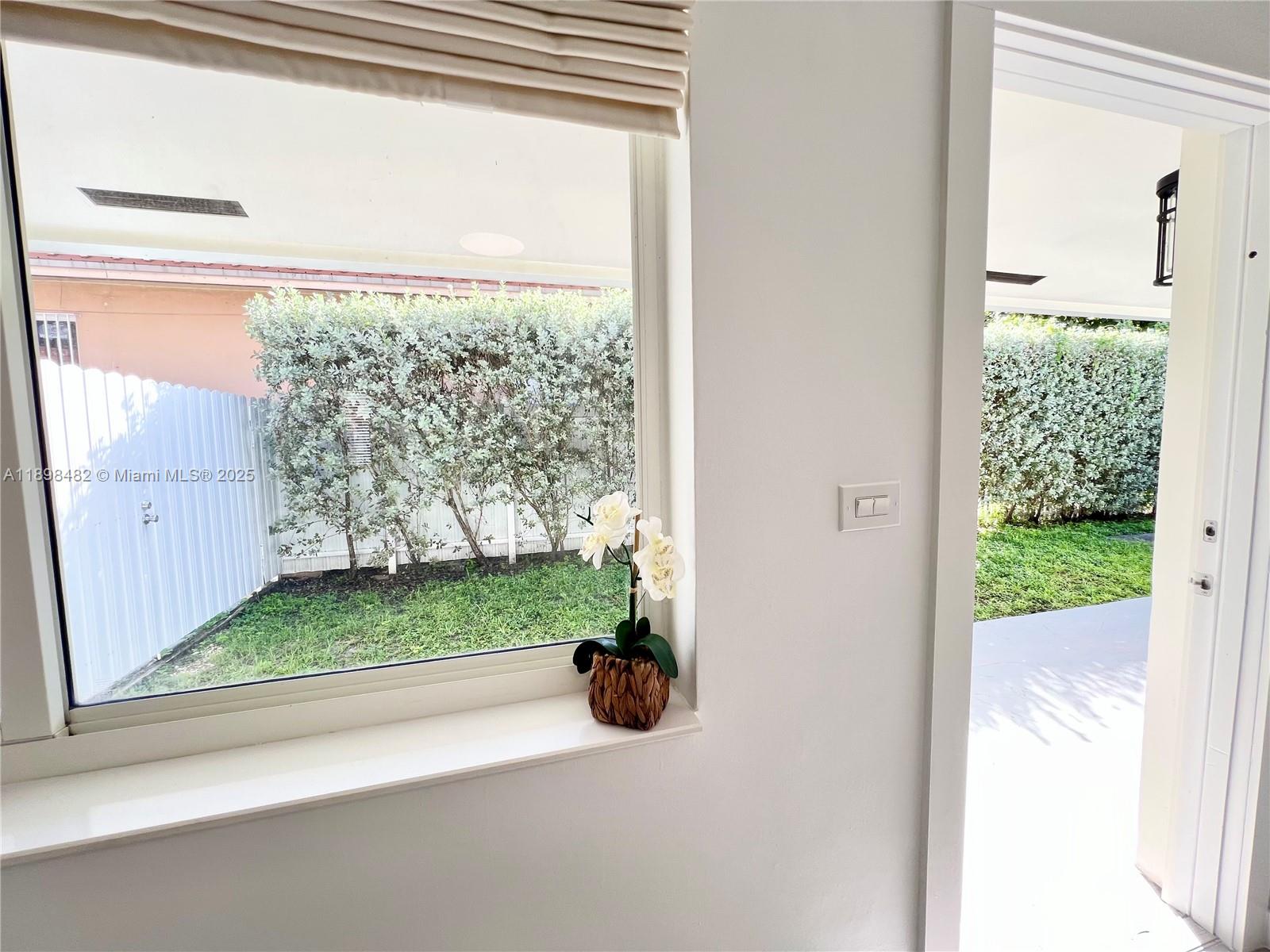 AMND MIAMI SUBURBAN ACRES - Residential Lease