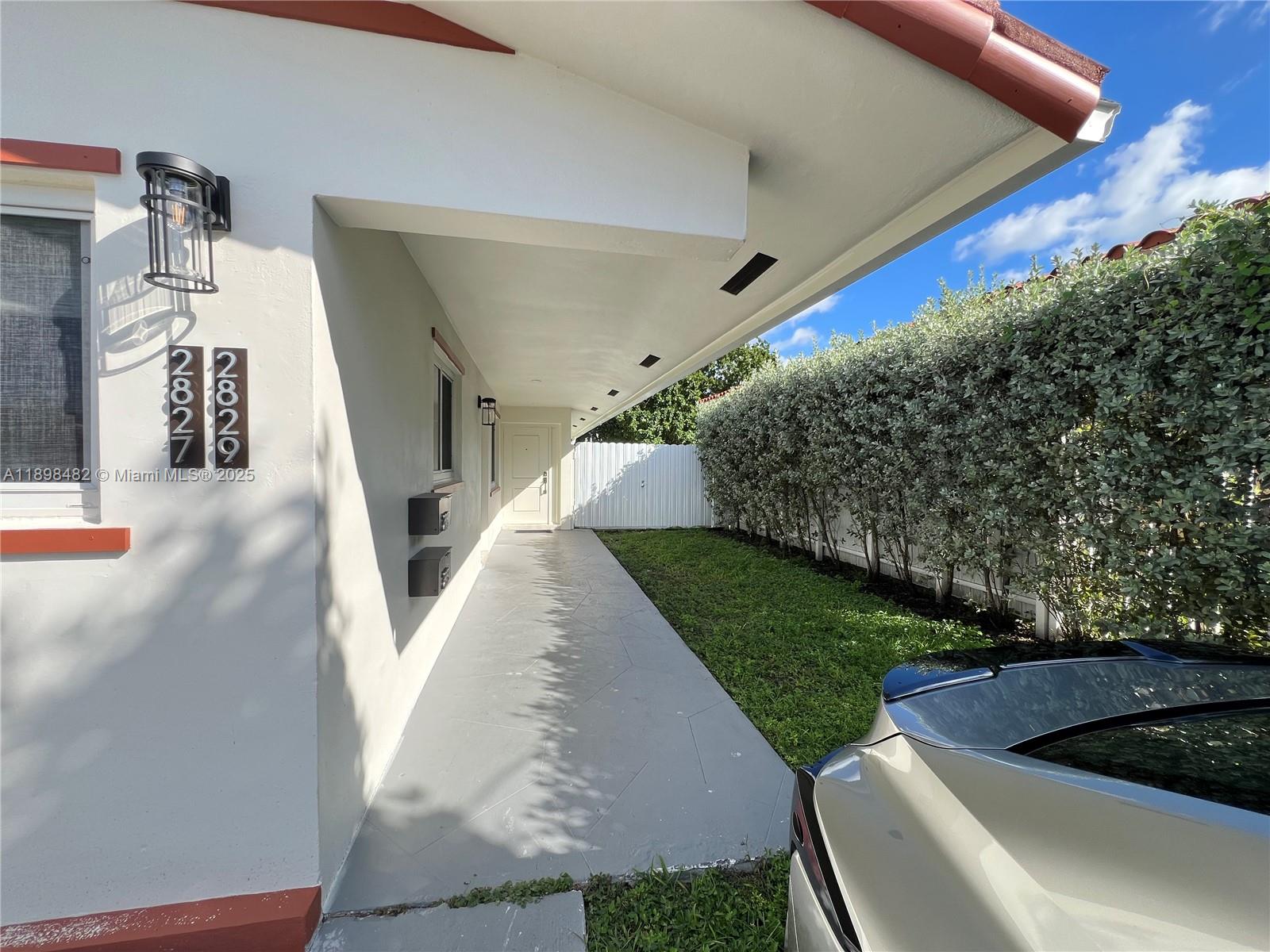 AMND MIAMI SUBURBAN ACRES - Residential Lease