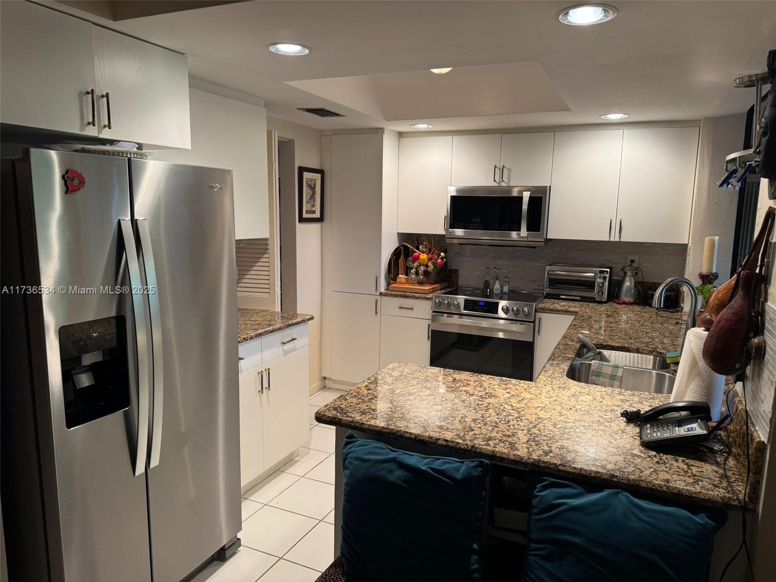 LAUDERDALE LAKES EAST GAT - Residential