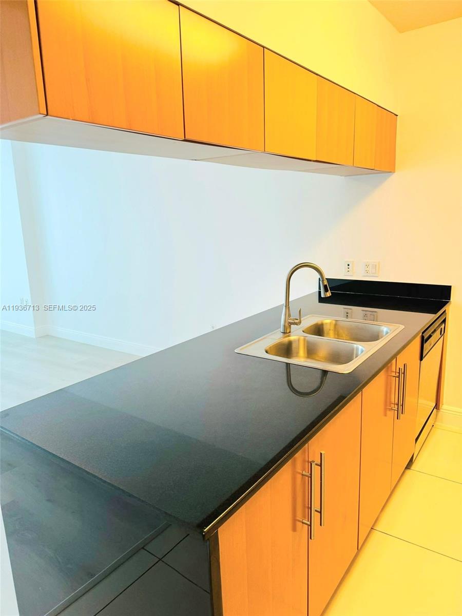 1750 N Bayshore Dr 1606