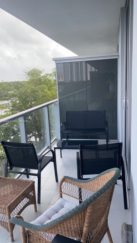 THE HARBOUR SOUTH CONDO - Residential