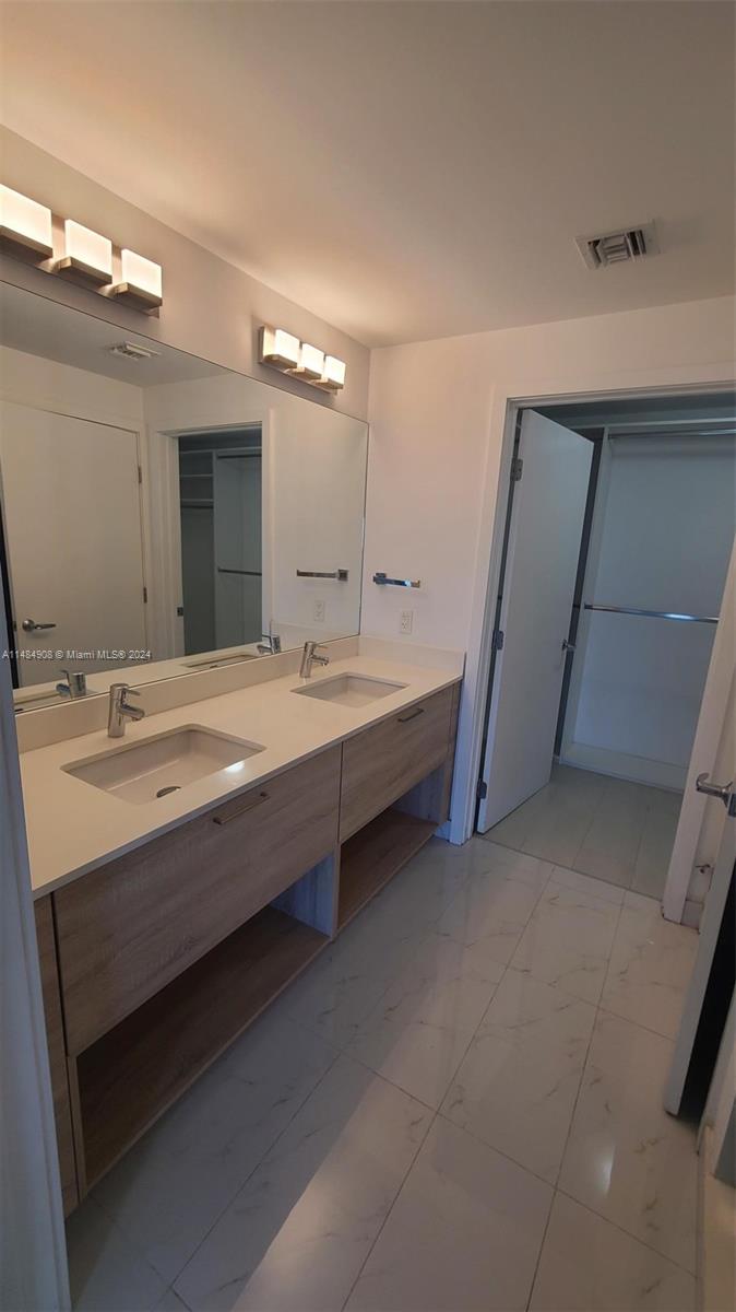 THE HARBOUR SOUTH CONDO - Residential