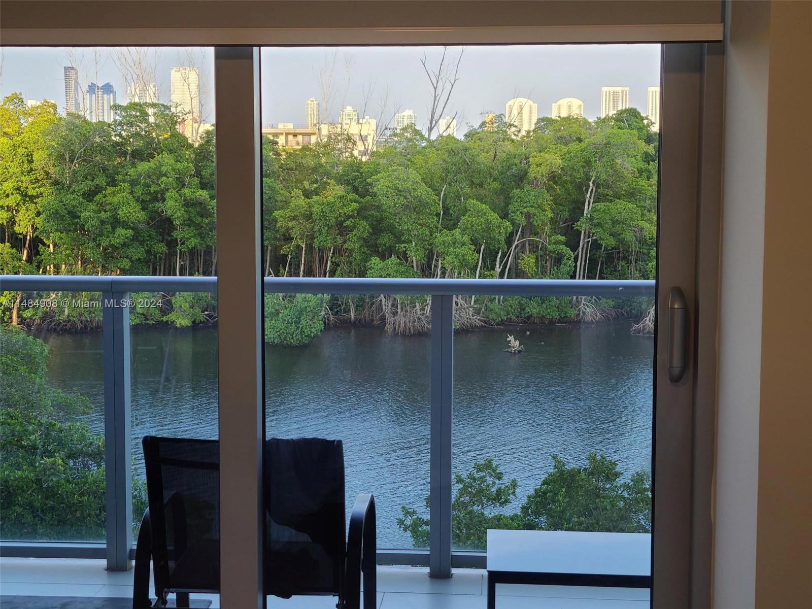 THE HARBOUR SOUTH CONDO - Residential