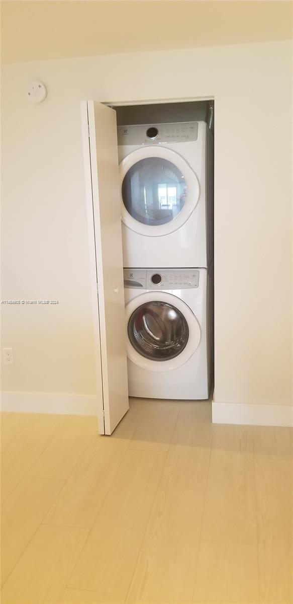 THE HARBOUR SOUTH CONDO - Residential