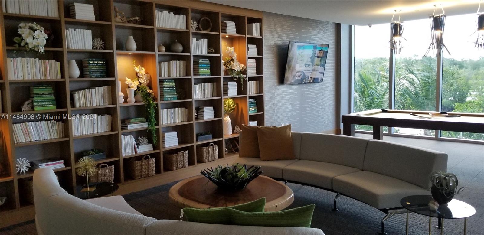 THE HARBOUR SOUTH CONDO - Residential