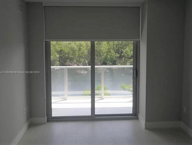 THE HARBOUR SOUTH CONDO - Residential