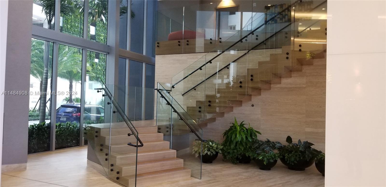 THE HARBOUR SOUTH CONDO - Residential