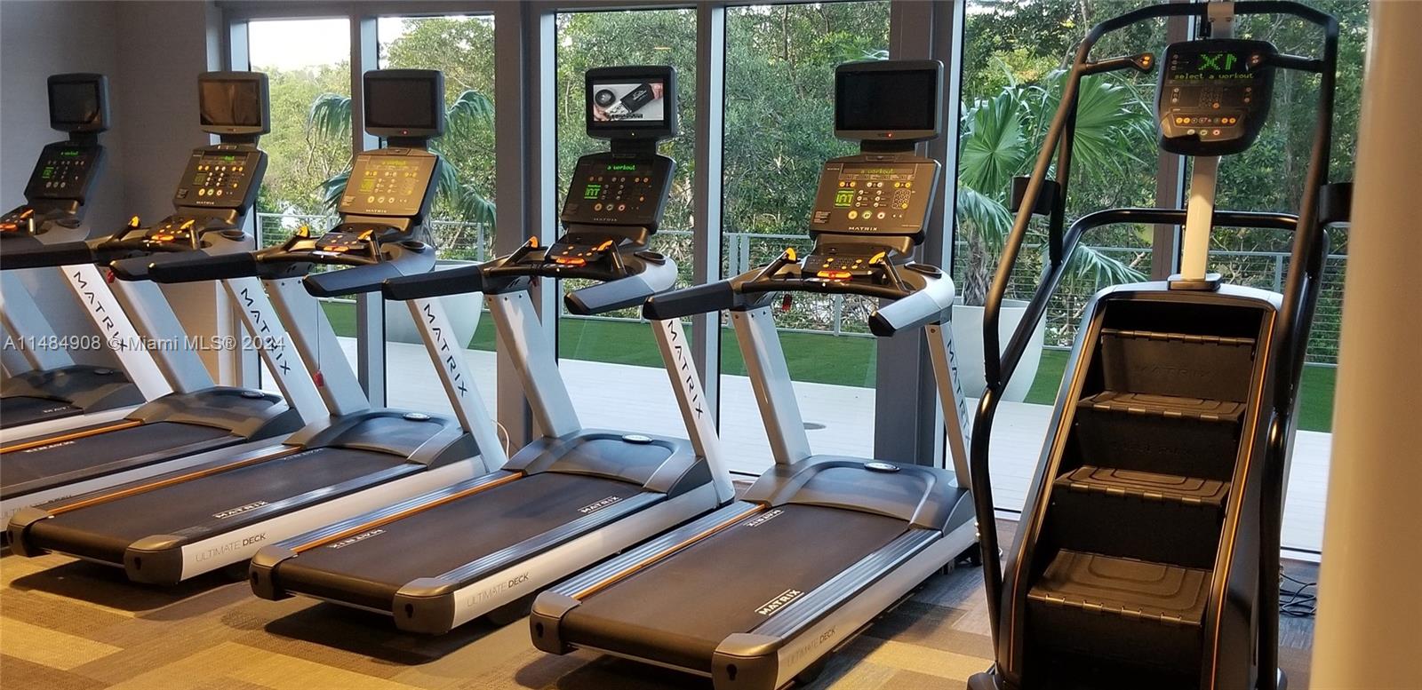 THE HARBOUR SOUTH CONDO - Residential