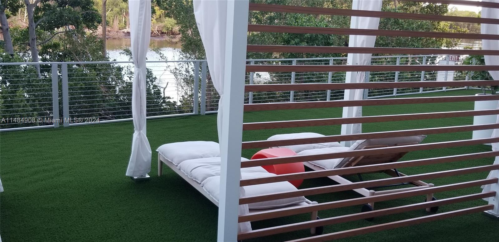 THE HARBOUR SOUTH CONDO - Residential