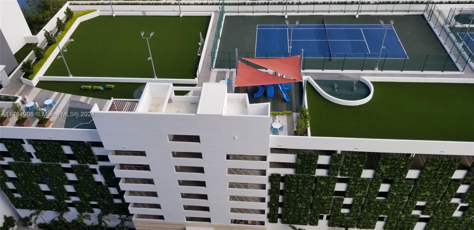 THE HARBOUR SOUTH CONDO - Residential