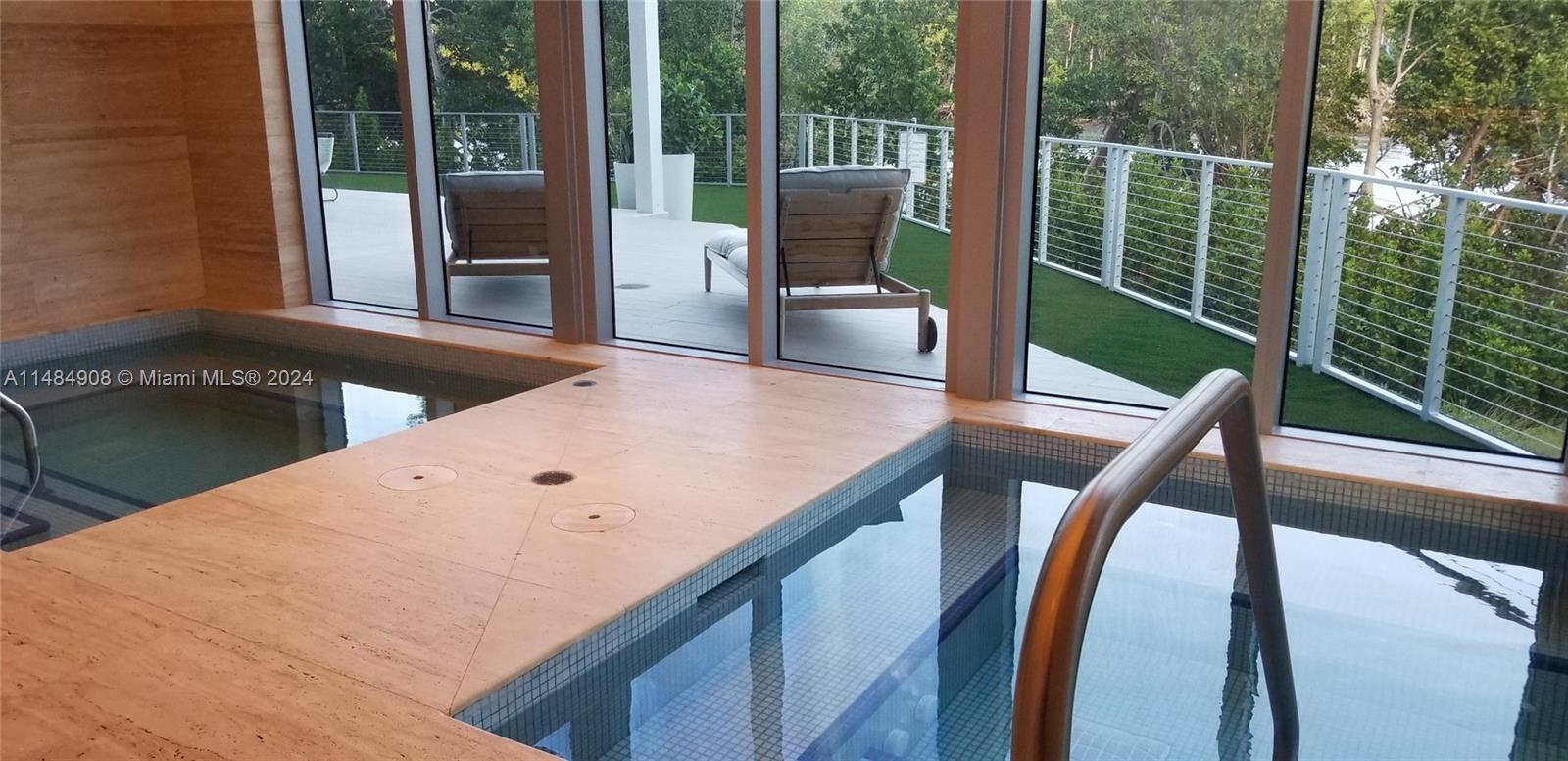 THE HARBOUR SOUTH CONDO - Residential