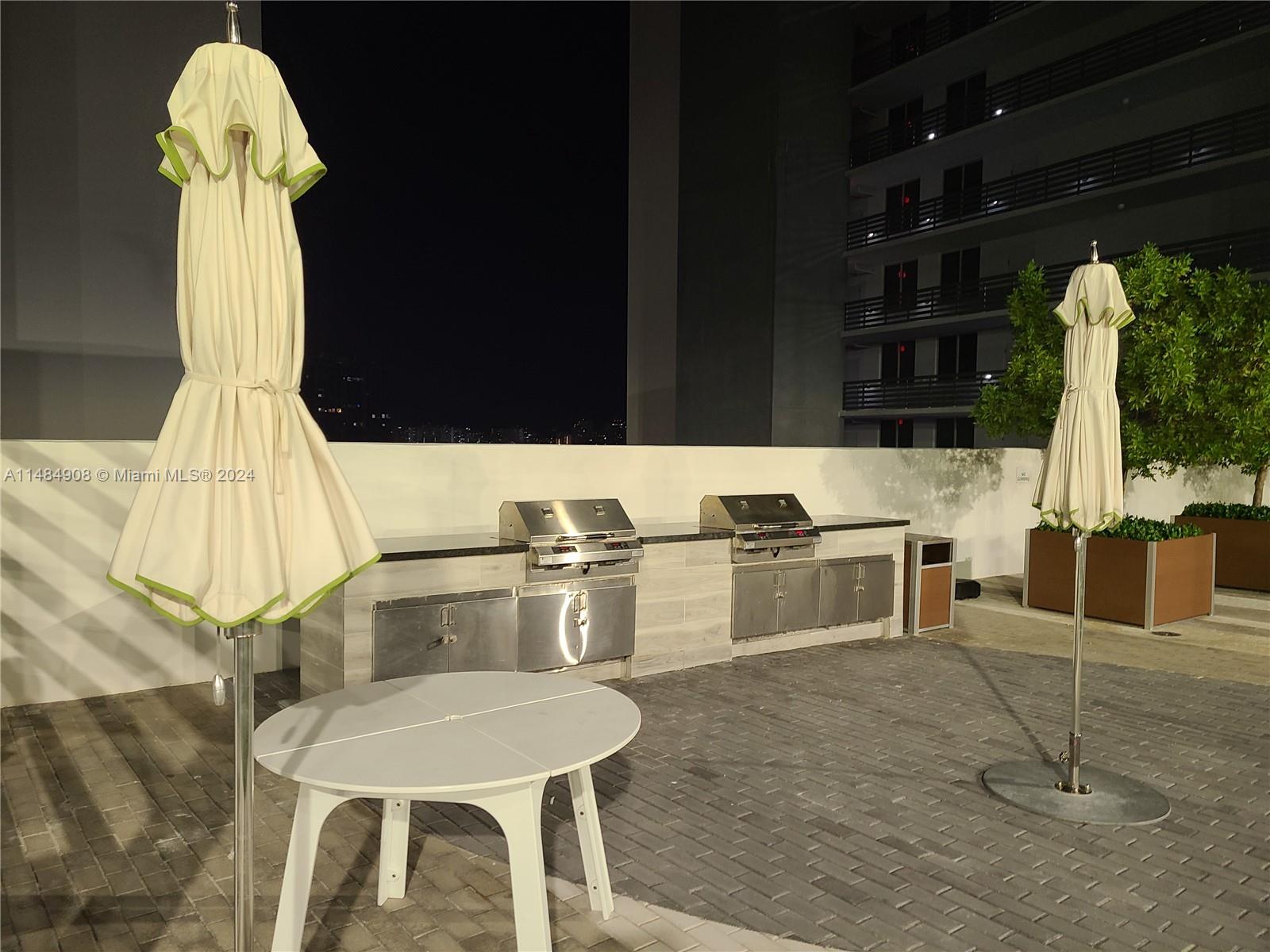 THE HARBOUR SOUTH CONDO - Residential