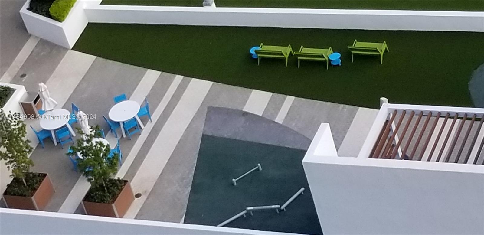 THE HARBOUR SOUTH CONDO - Residential