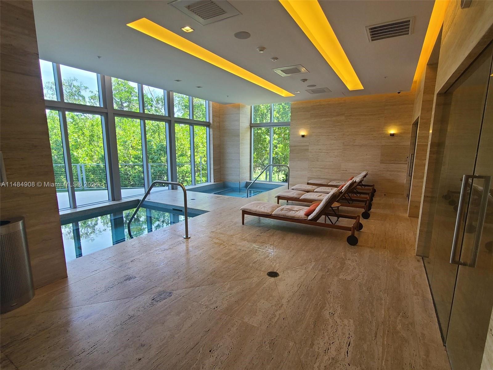 THE HARBOUR SOUTH CONDO - Residential