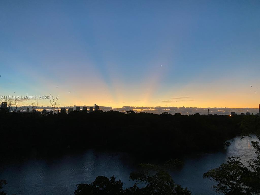 THE HARBOUR SOUTH CONDO - Residential