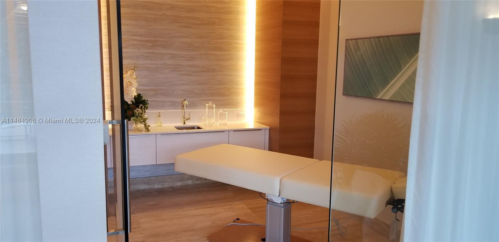 THE HARBOUR SOUTH CONDO - Residential