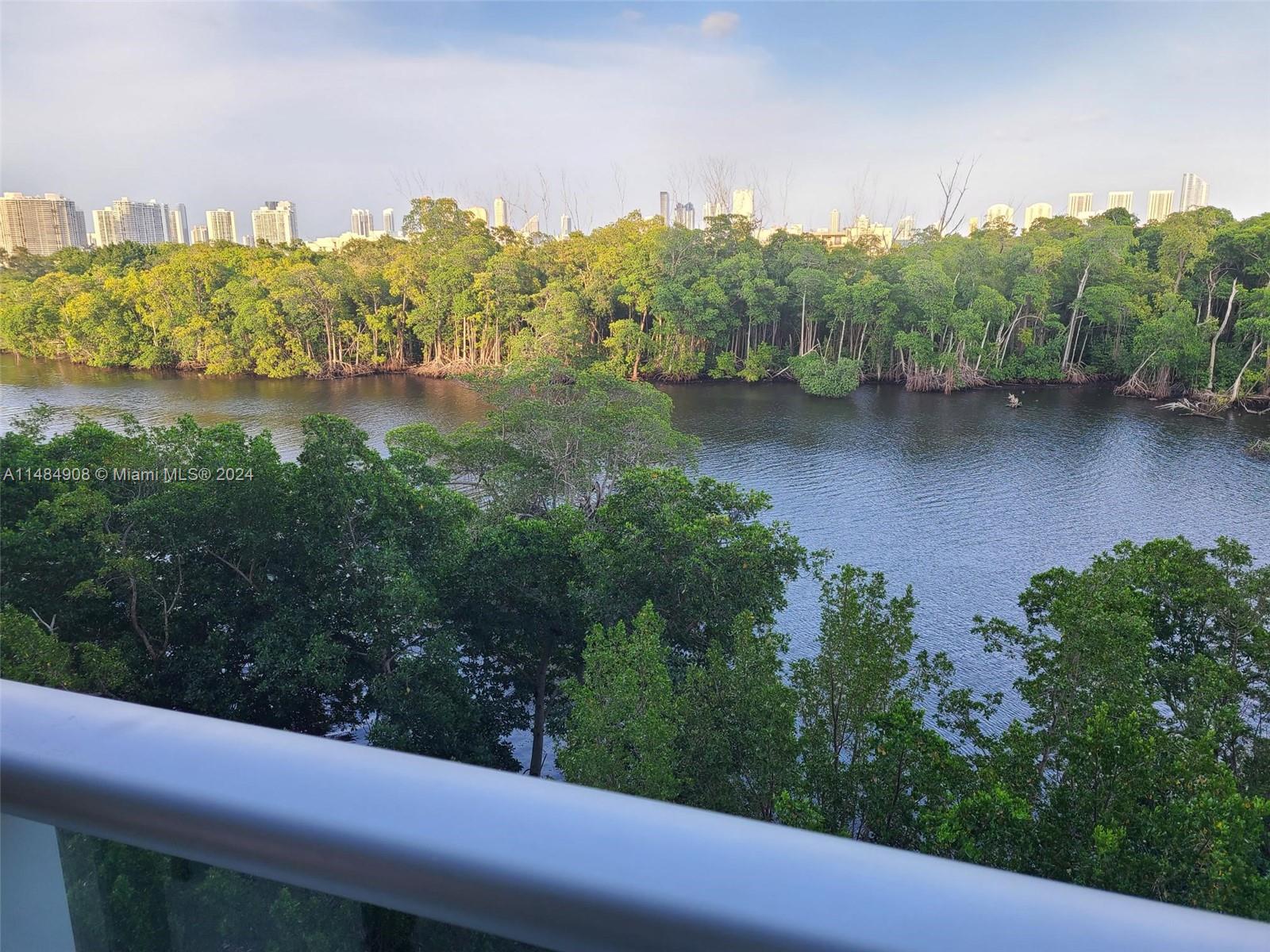 THE HARBOUR SOUTH CONDO - Residential