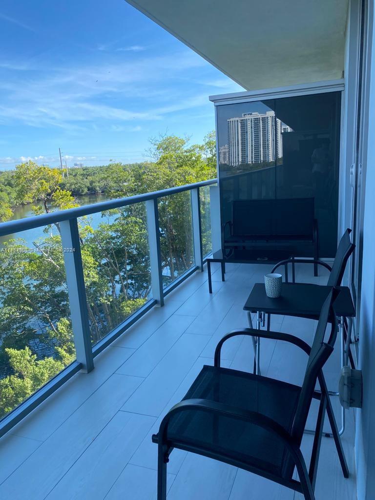 THE HARBOUR SOUTH CONDO - Residential