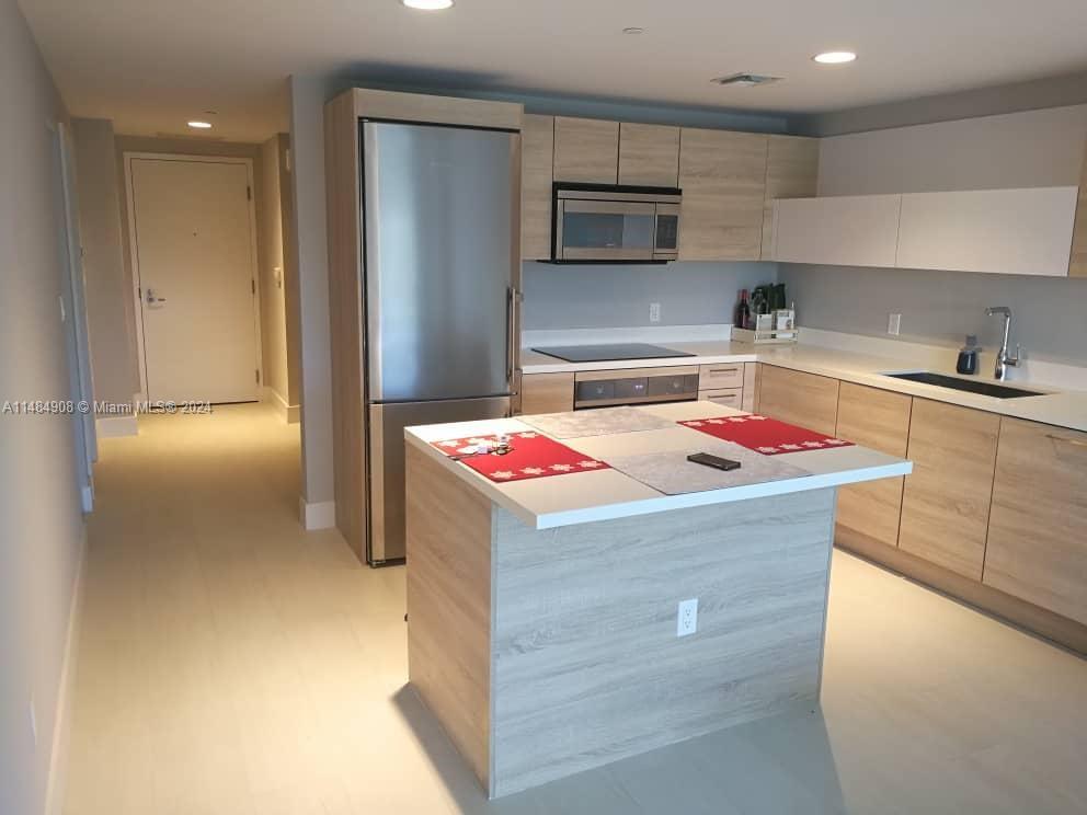 THE HARBOUR SOUTH CONDO - Residential