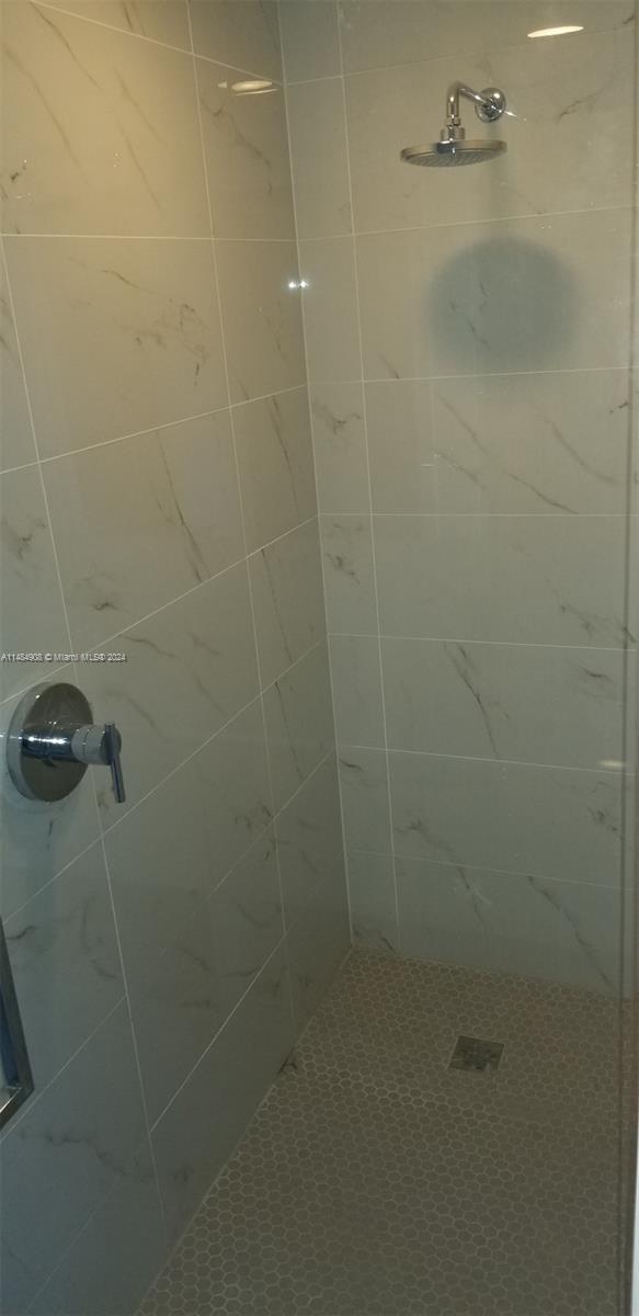 THE HARBOUR SOUTH CONDO - Residential