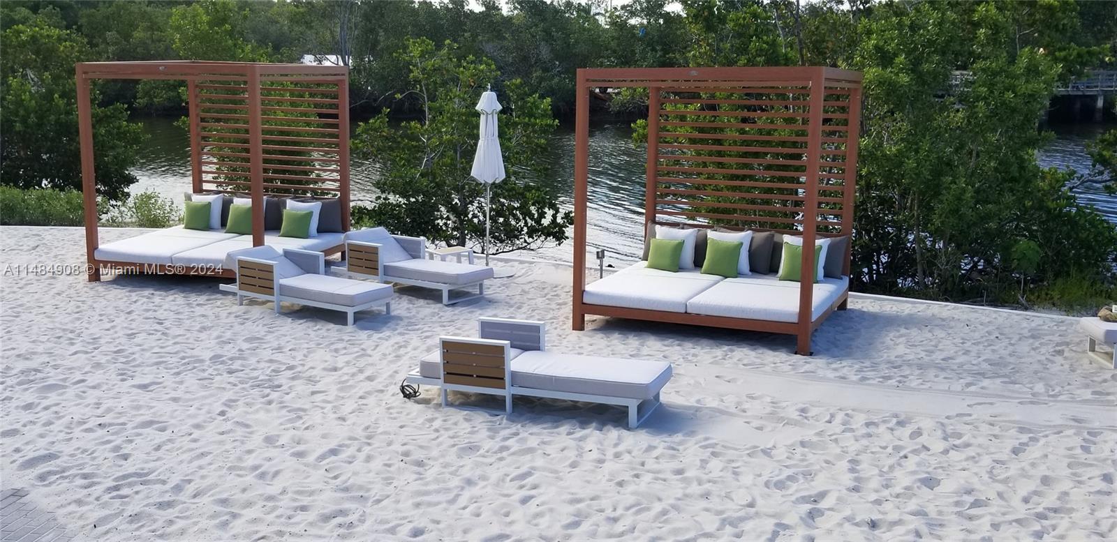 THE HARBOUR SOUTH CONDO - Residential