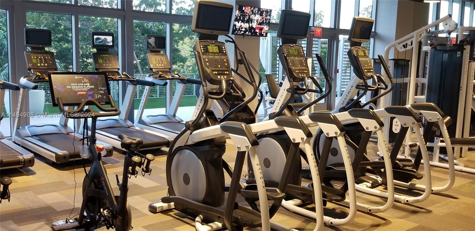 THE HARBOUR SOUTH CONDO - Residential