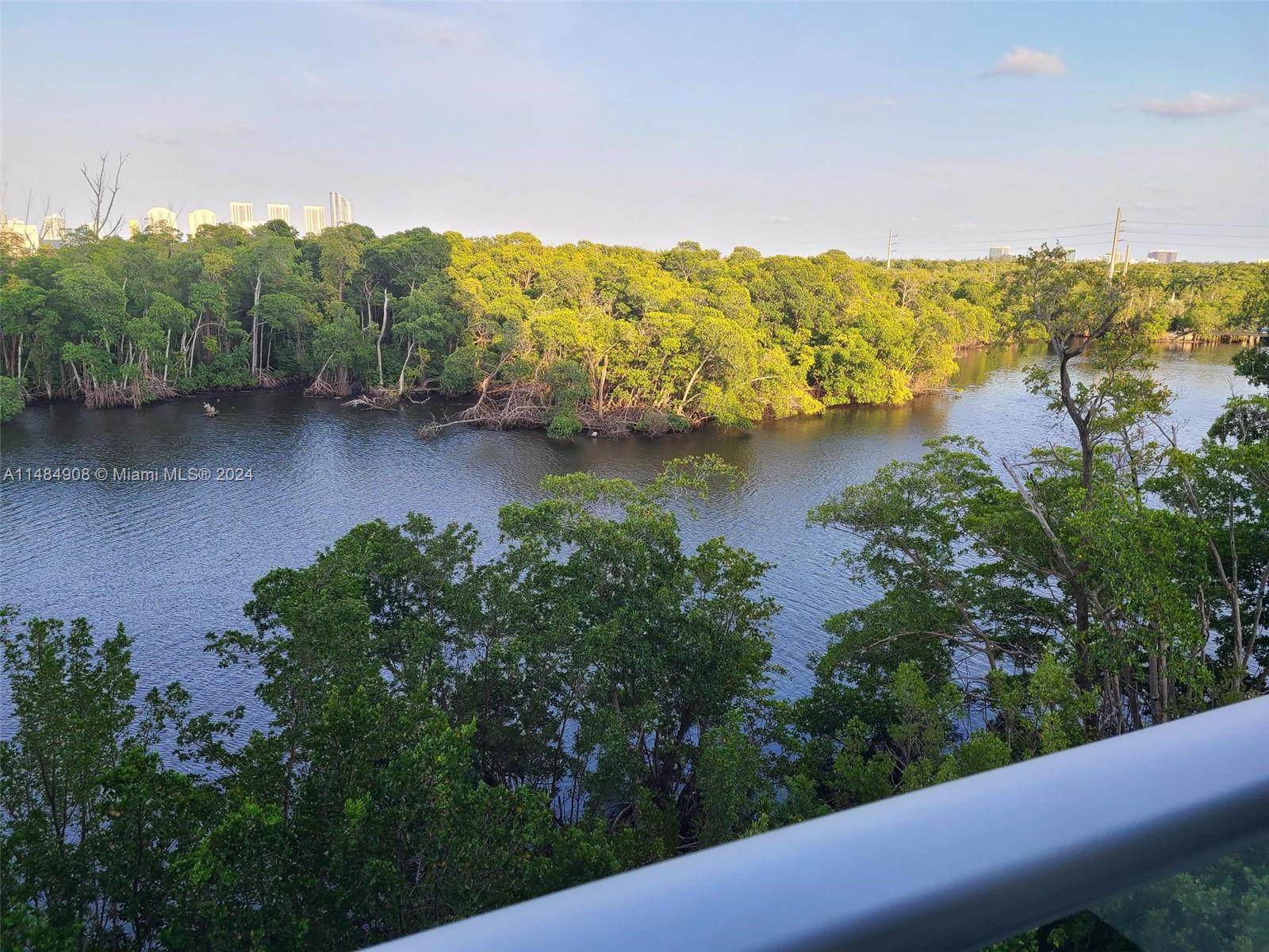 THE HARBOUR SOUTH CONDO - Residential