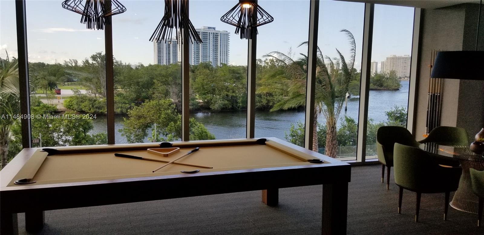 THE HARBOUR SOUTH CONDO - Residential