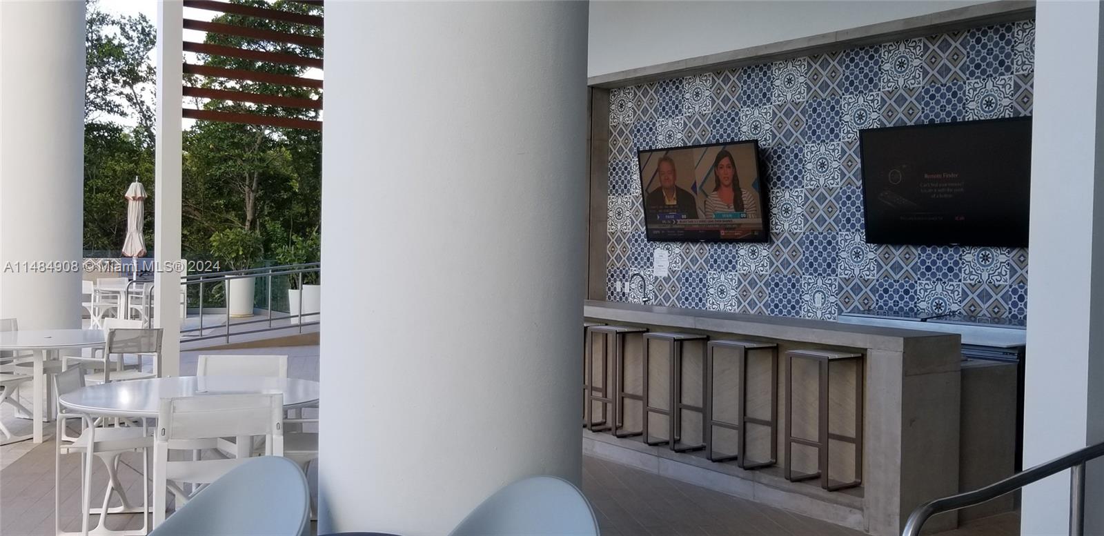 THE HARBOUR SOUTH CONDO - Residential