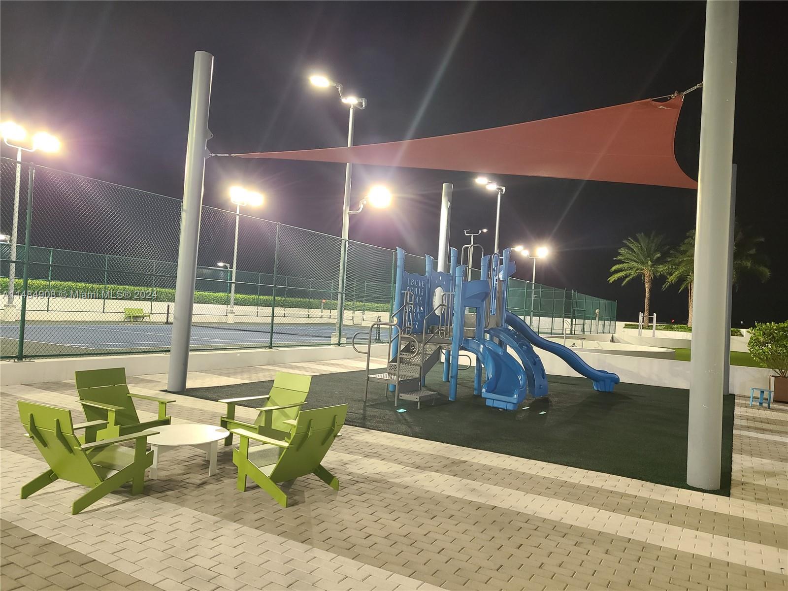 THE HARBOUR SOUTH CONDO - Residential