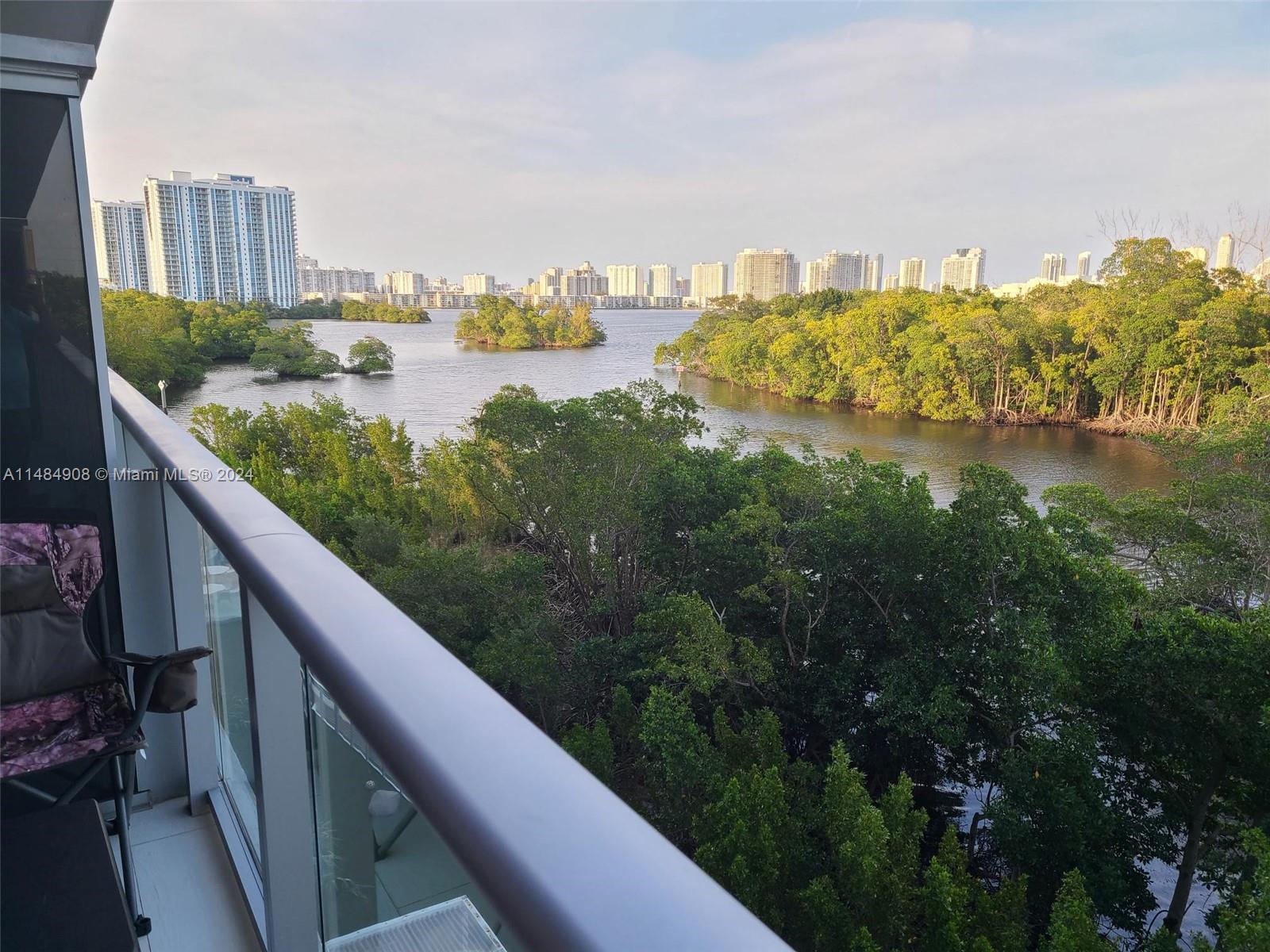 THE HARBOUR SOUTH CONDO - Residential