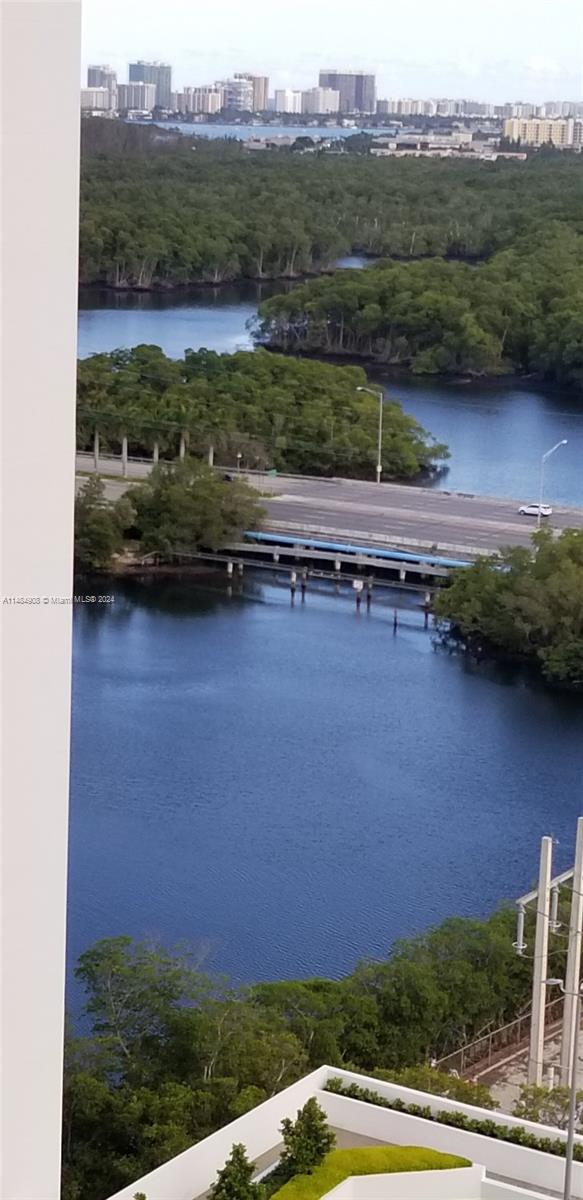 THE HARBOUR SOUTH CONDO - Residential