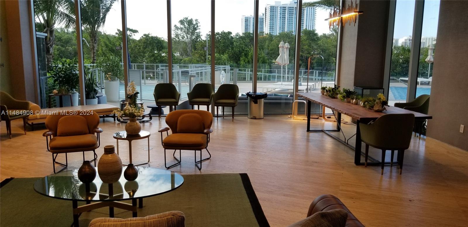 THE HARBOUR SOUTH CONDO - Residential