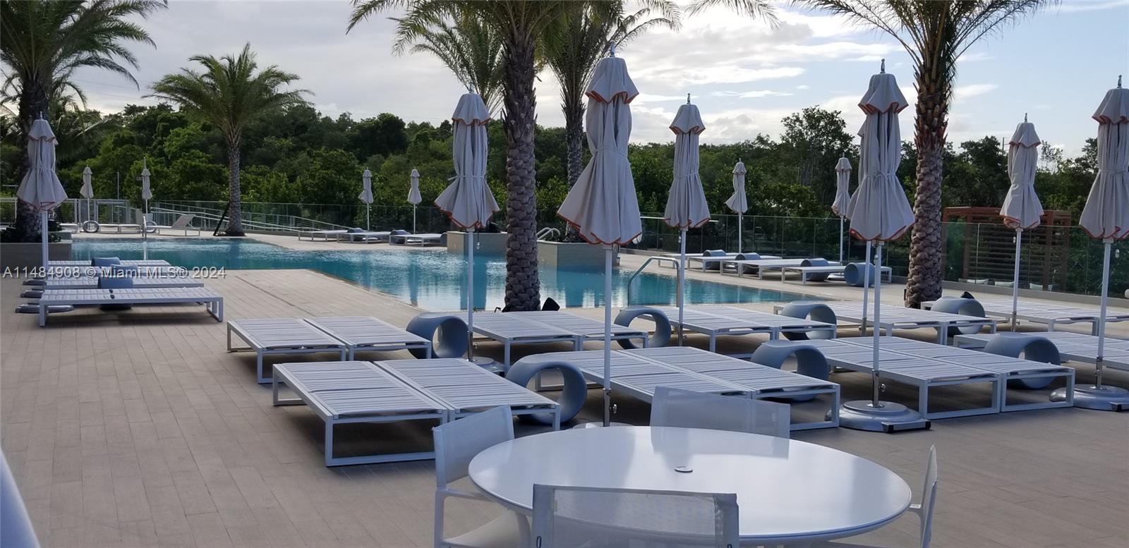 THE HARBOUR SOUTH CONDO - Residential