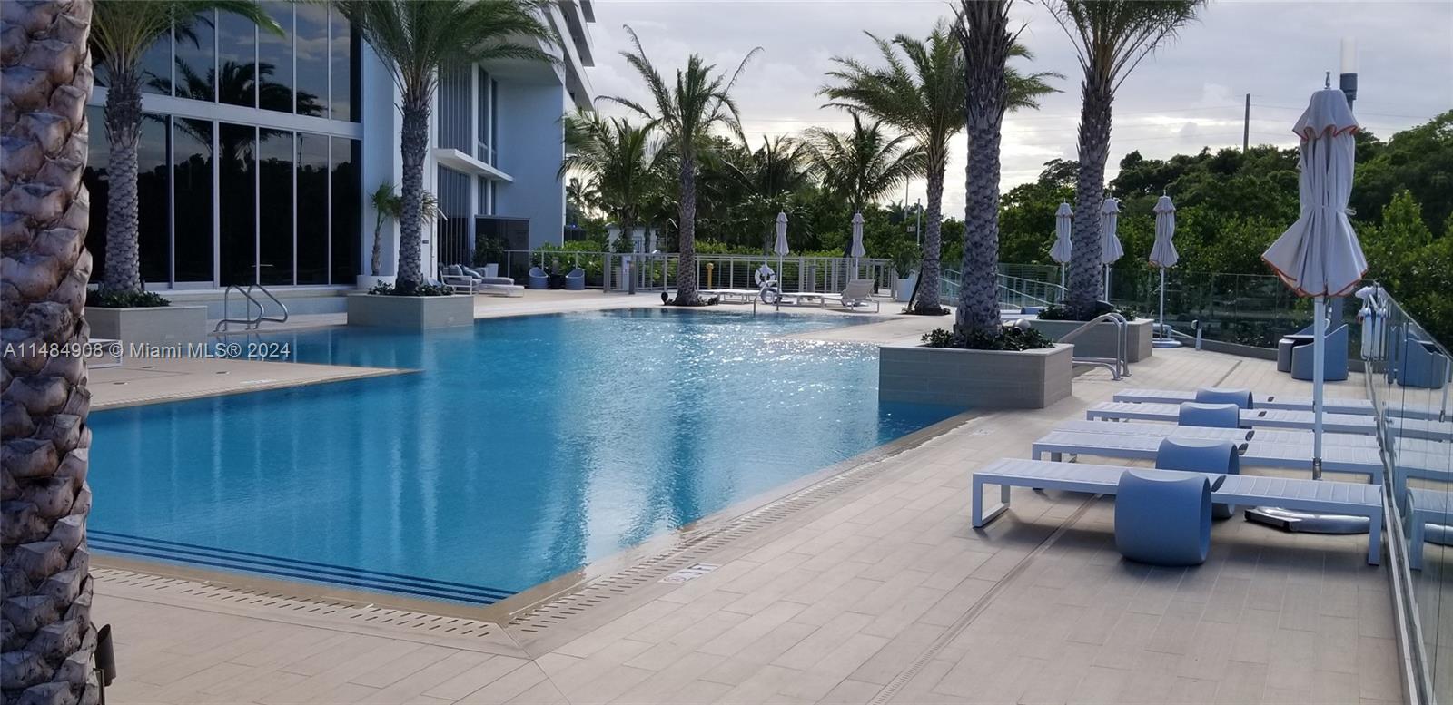 THE HARBOUR SOUTH CONDO - Residential