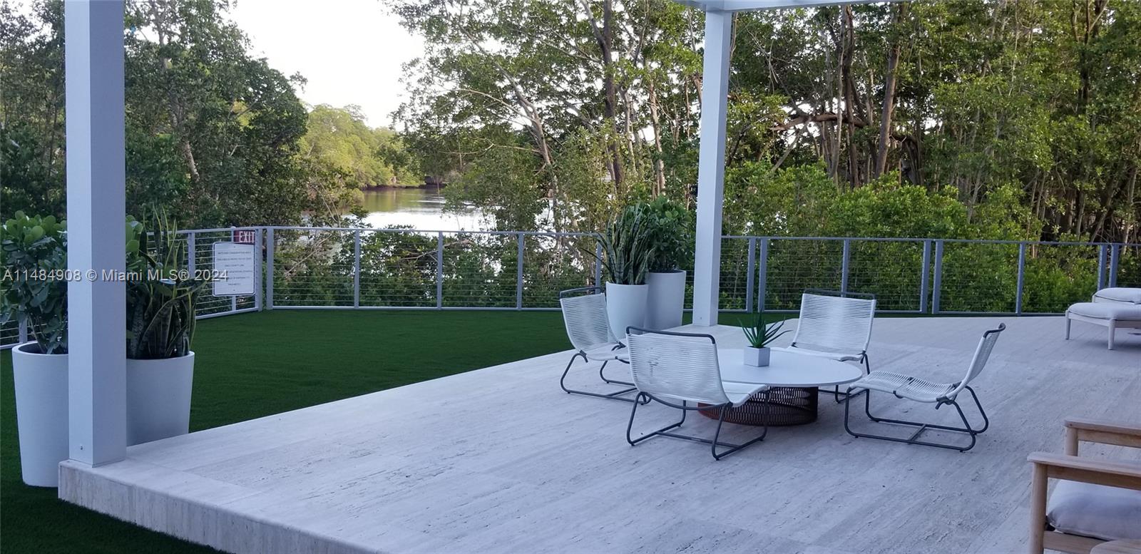 THE HARBOUR SOUTH CONDO - Residential