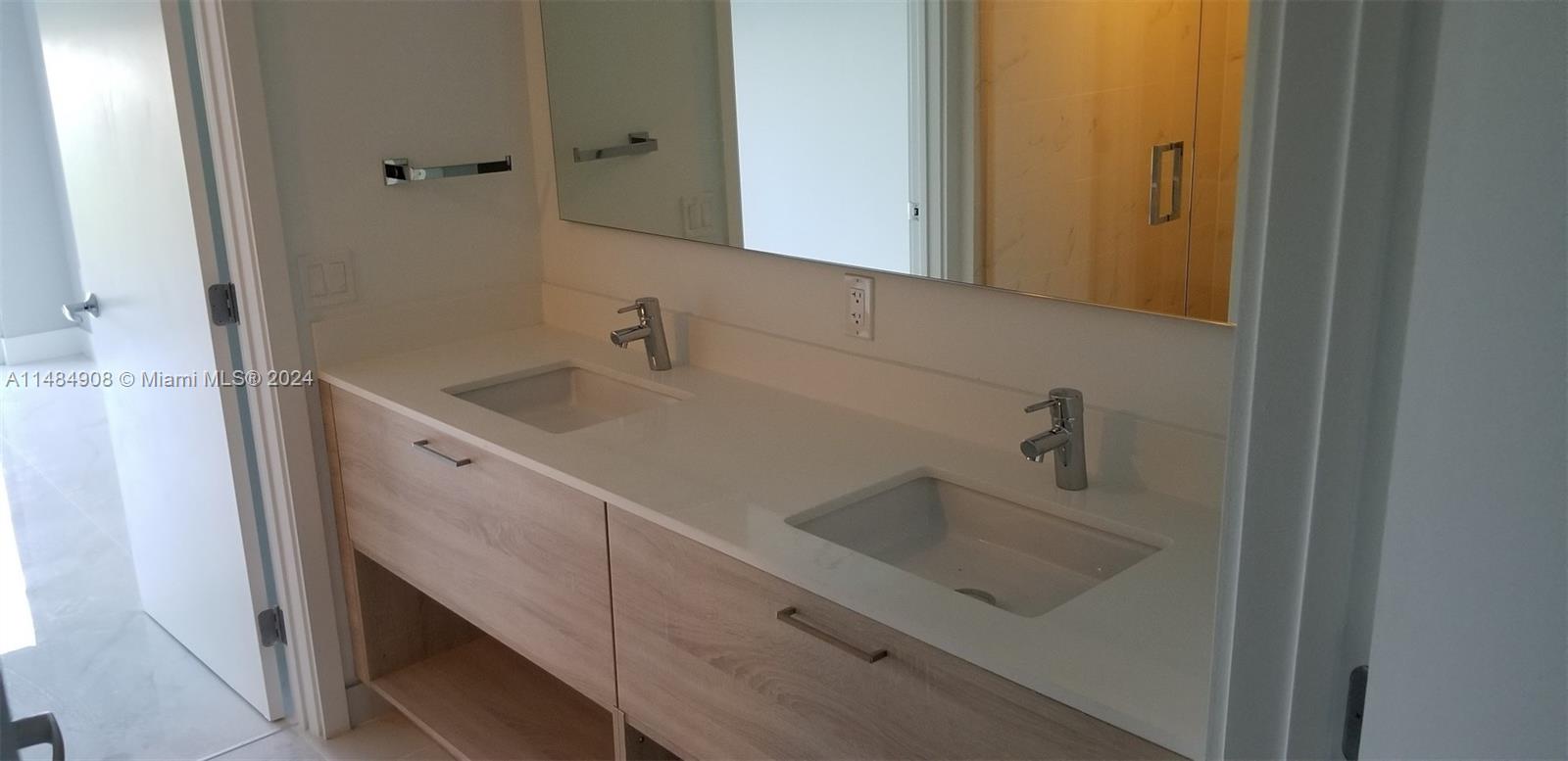 THE HARBOUR SOUTH CONDO - Residential