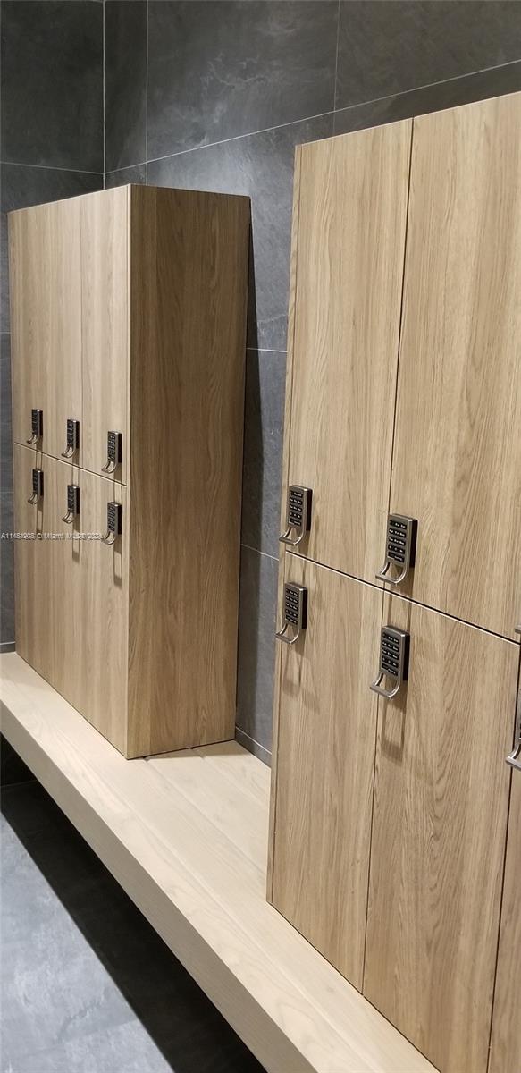 THE HARBOUR SOUTH CONDO - Residential