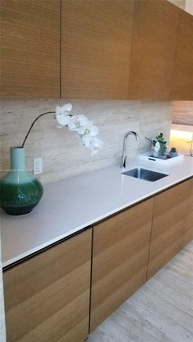 THE HARBOUR SOUTH CONDO - Residential