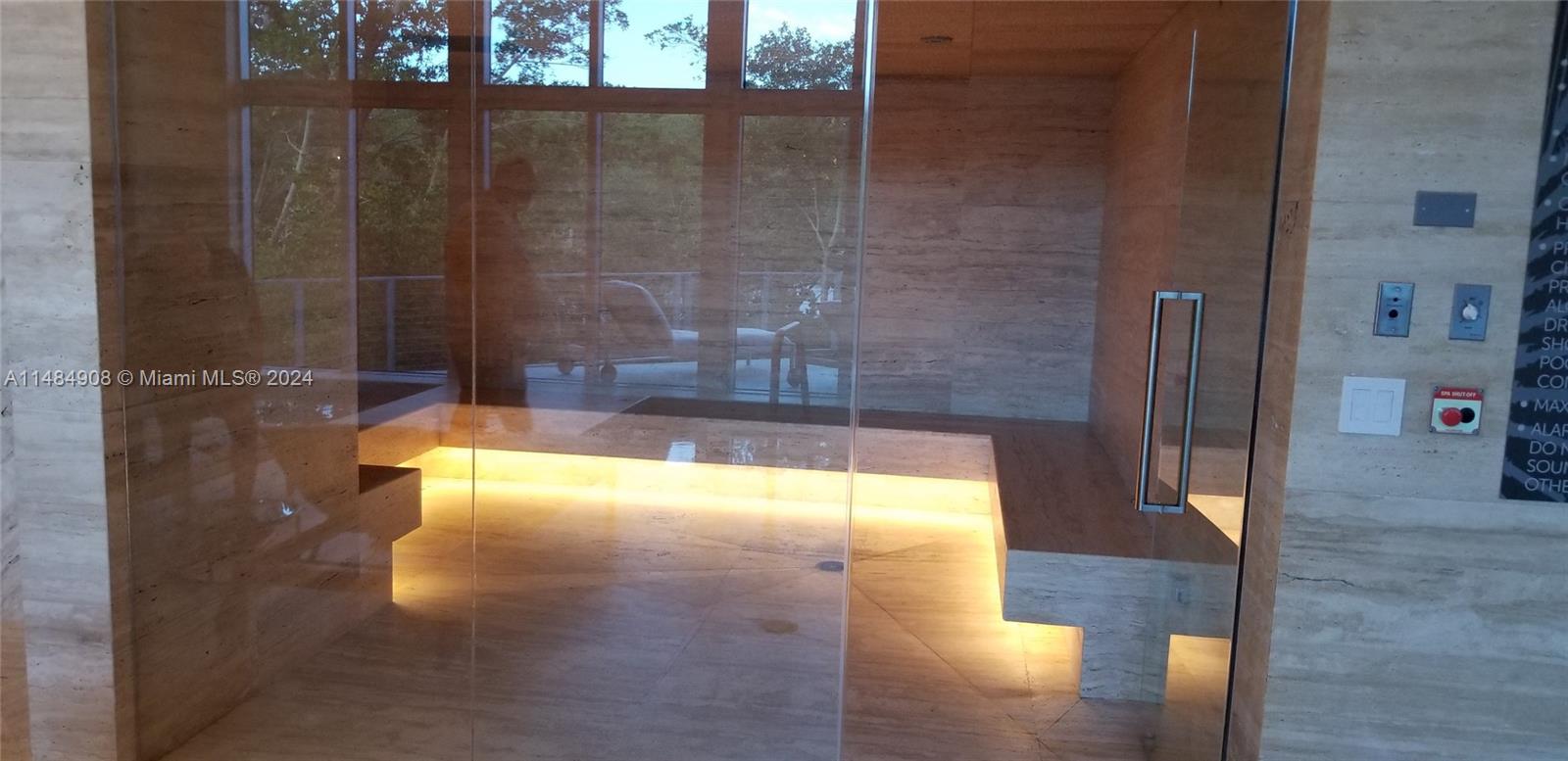 THE HARBOUR SOUTH CONDO - Residential