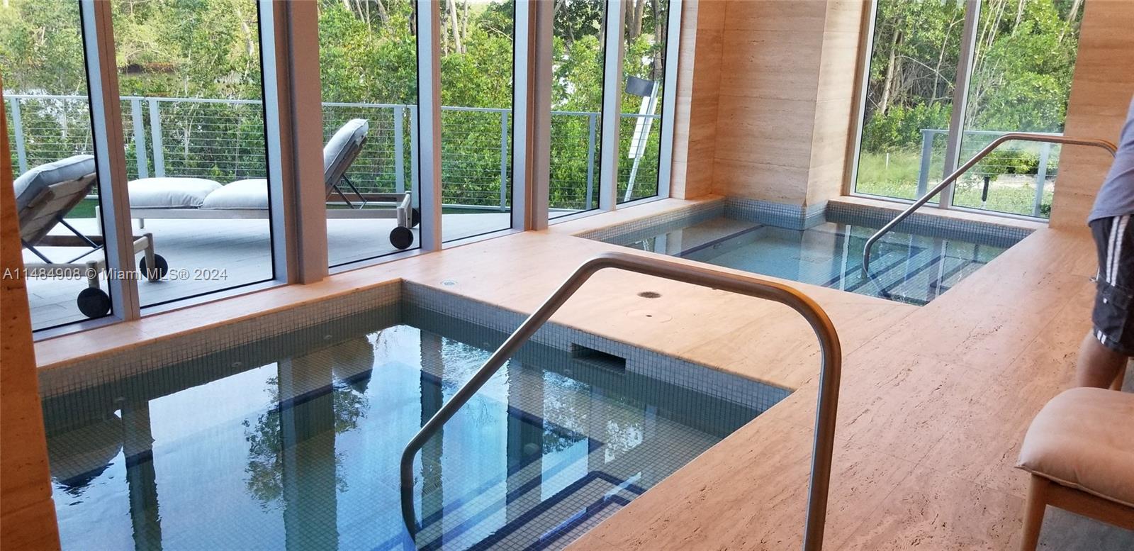 THE HARBOUR SOUTH CONDO - Residential