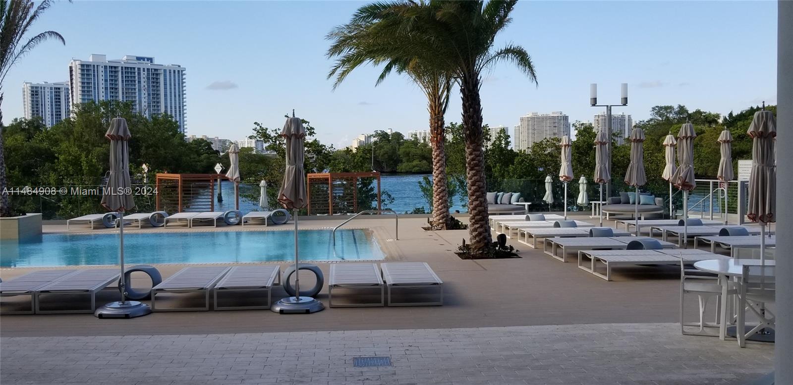 THE HARBOUR SOUTH CONDO - Residential