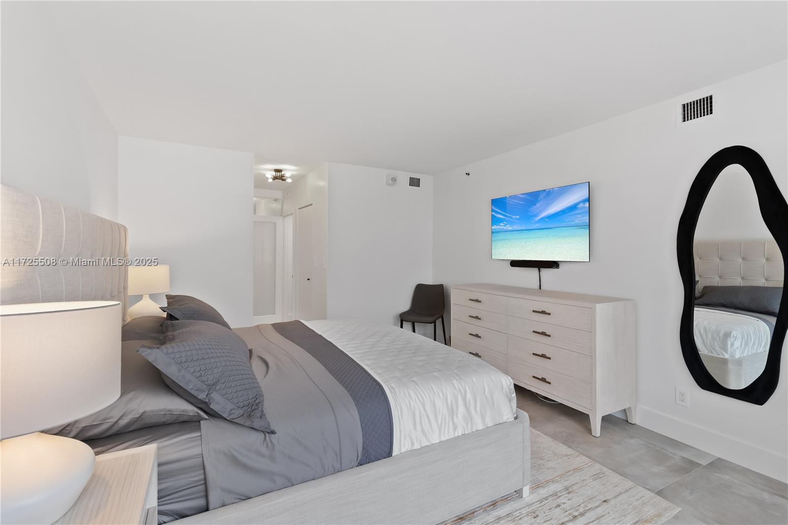 THE DECOPLAGE CONDO - Residential Lease
