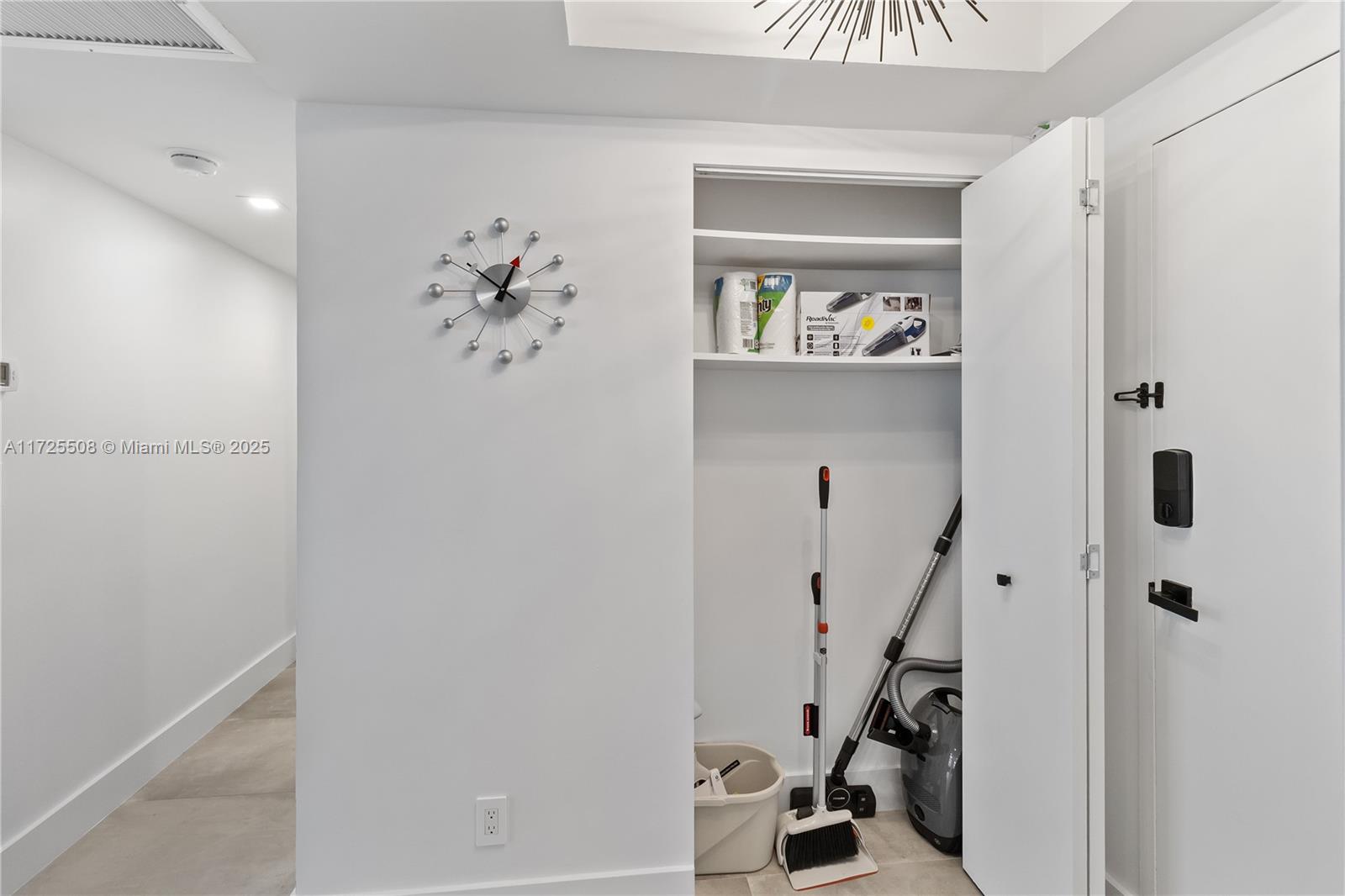 THE DECOPLAGE CONDO - Residential Lease