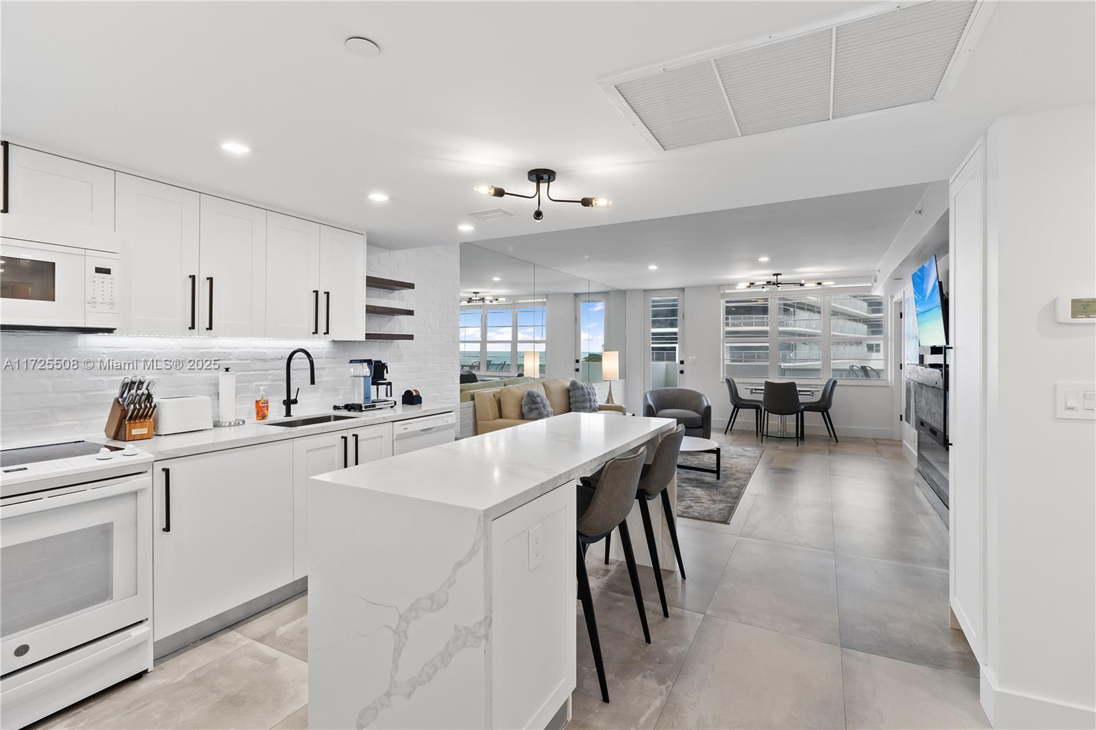 THE DECOPLAGE CONDO - Residential Lease