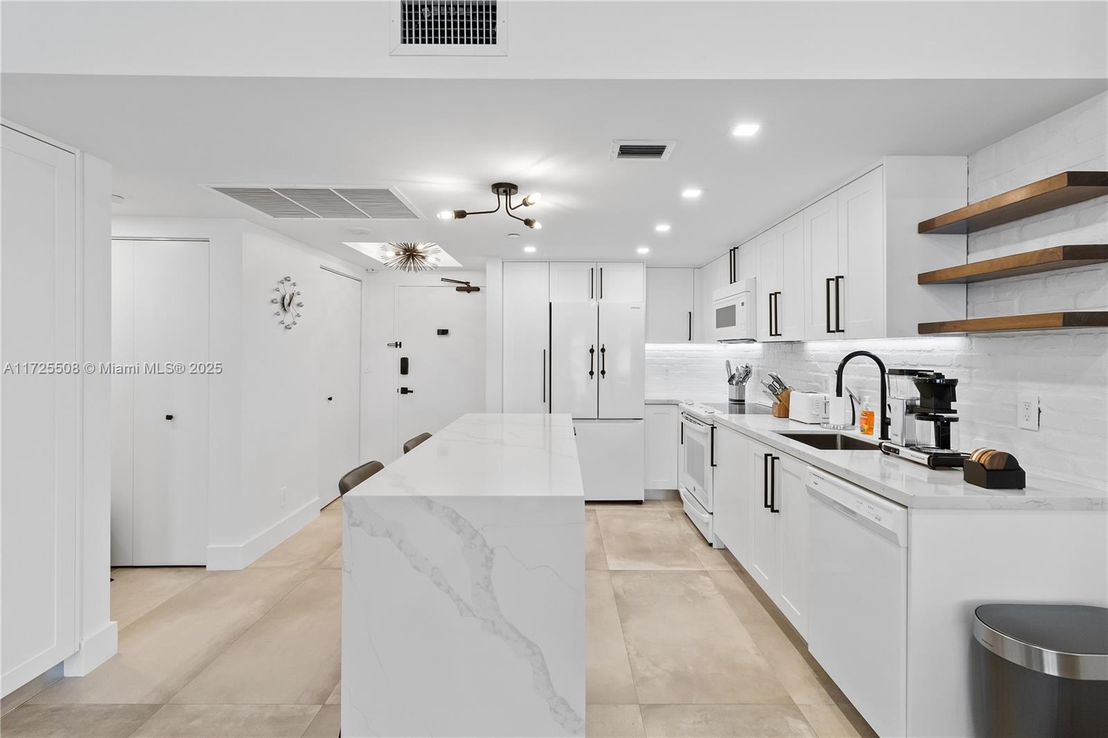 THE DECOPLAGE CONDO - Residential Lease