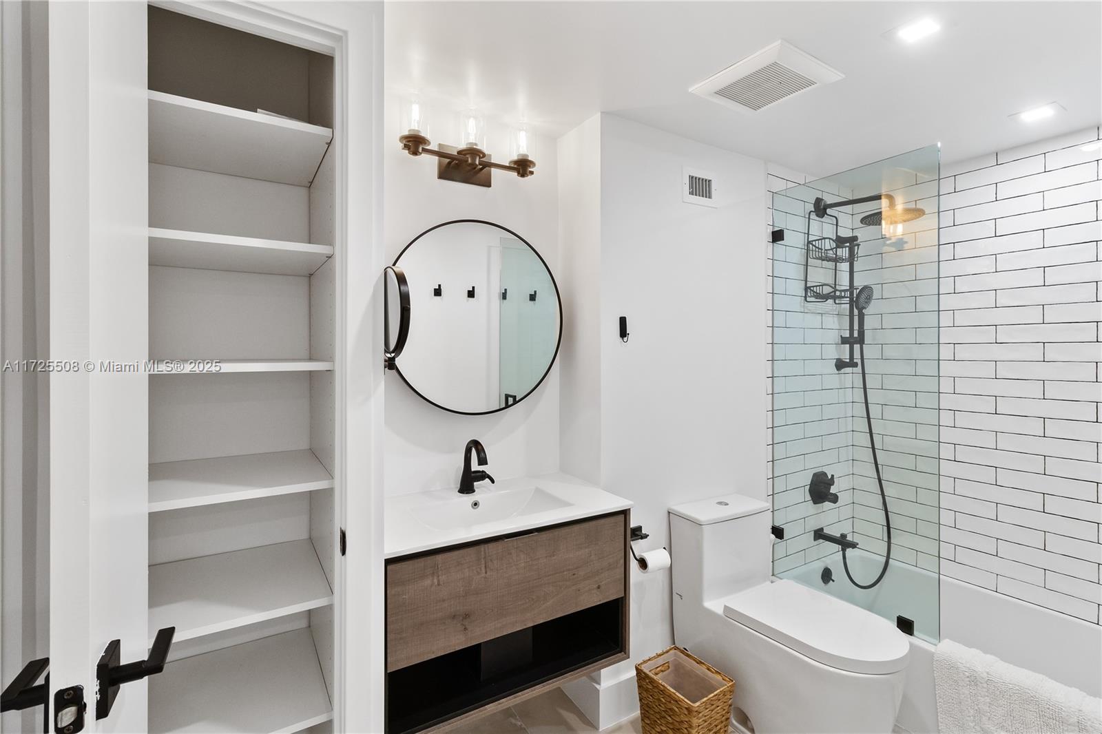 THE DECOPLAGE CONDO - Residential Lease